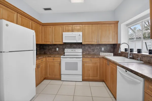 $324,900 | 11586 Briarwood Circle, Unit 4, Boynton Beach, FL 33437