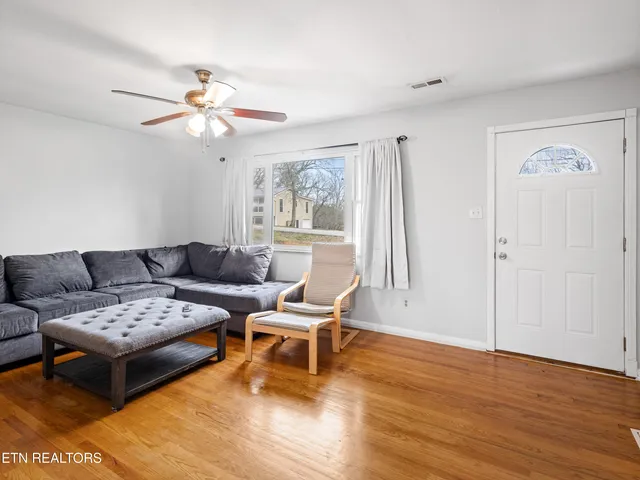 $279,900 | 809 West Ridgecrest Drive, Kingston, TN 37763