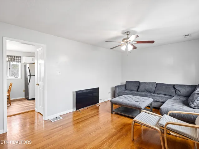 $279,900 | 809 West Ridgecrest Drive, Kingston, TN 37763