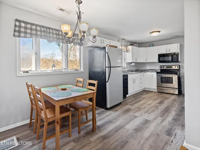 $279,900 | 809 West Ridgecrest Drive, Kingston, TN 37763