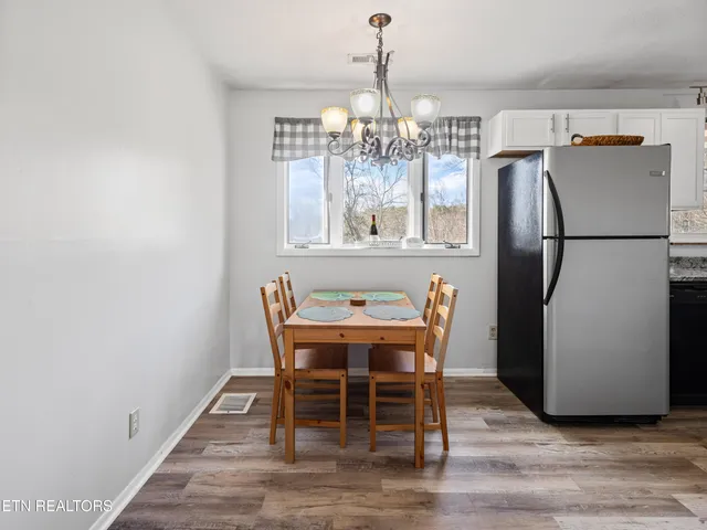 $279,900 | 809 West Ridgecrest Drive, Kingston, TN 37763