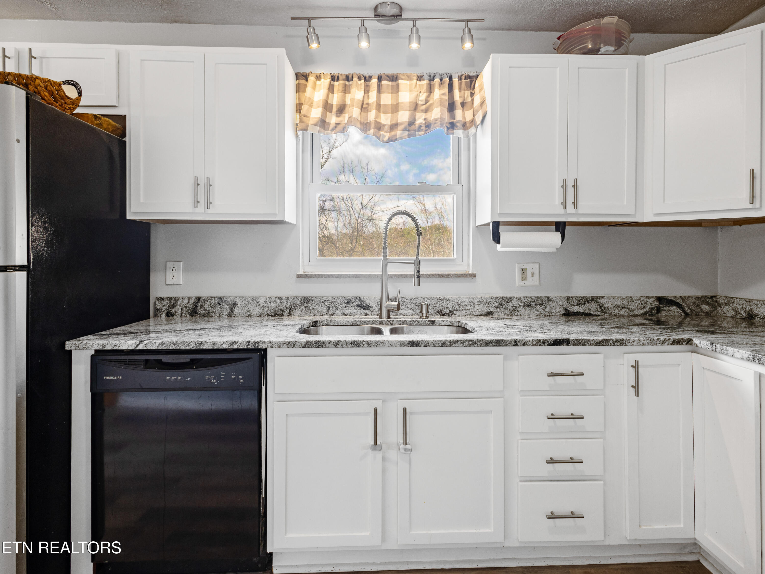 809 West Ridgecrest Drive Kingston, TN 37763 - Photo 25 of 45 A-25