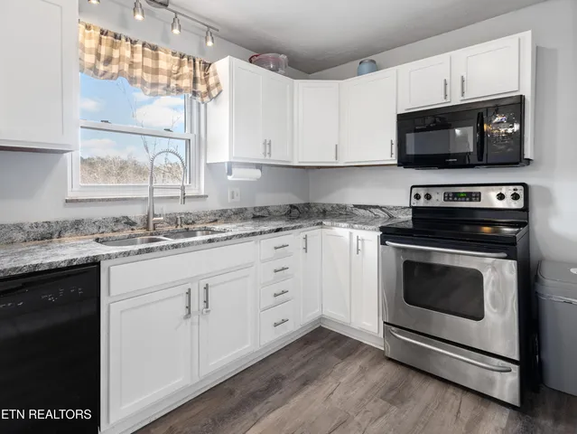 $279,900 | 809 West Ridgecrest Drive, Kingston, TN 37763