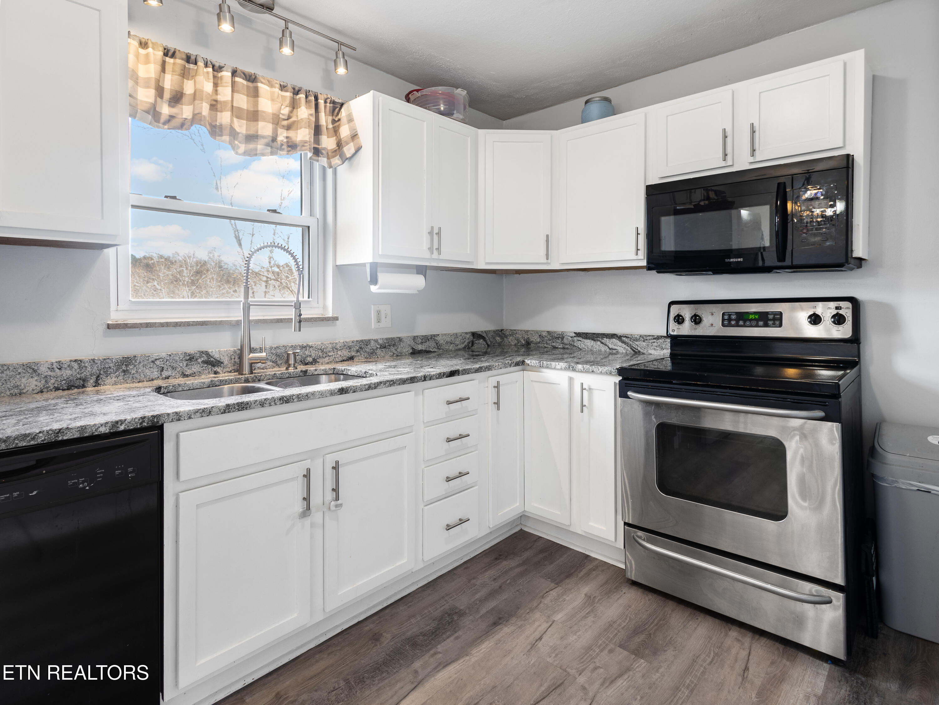 809 West Ridgecrest Drive Kingston, TN 37763 - Photo 26 of 45 A-26