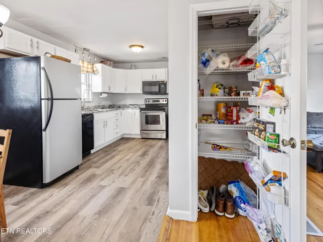 $279,900 | 809 West Ridgecrest Drive, Kingston, TN 37763