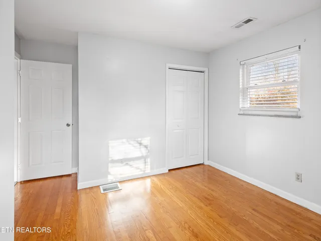 $279,900 | 809 West Ridgecrest Drive, Kingston, TN 37763