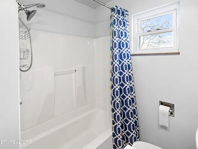 $279,900 | 809 West Ridgecrest Drive, Kingston, TN 37763