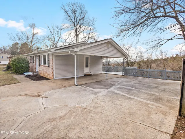 $279,900 | 809 West Ridgecrest Drive, Kingston, TN 37763