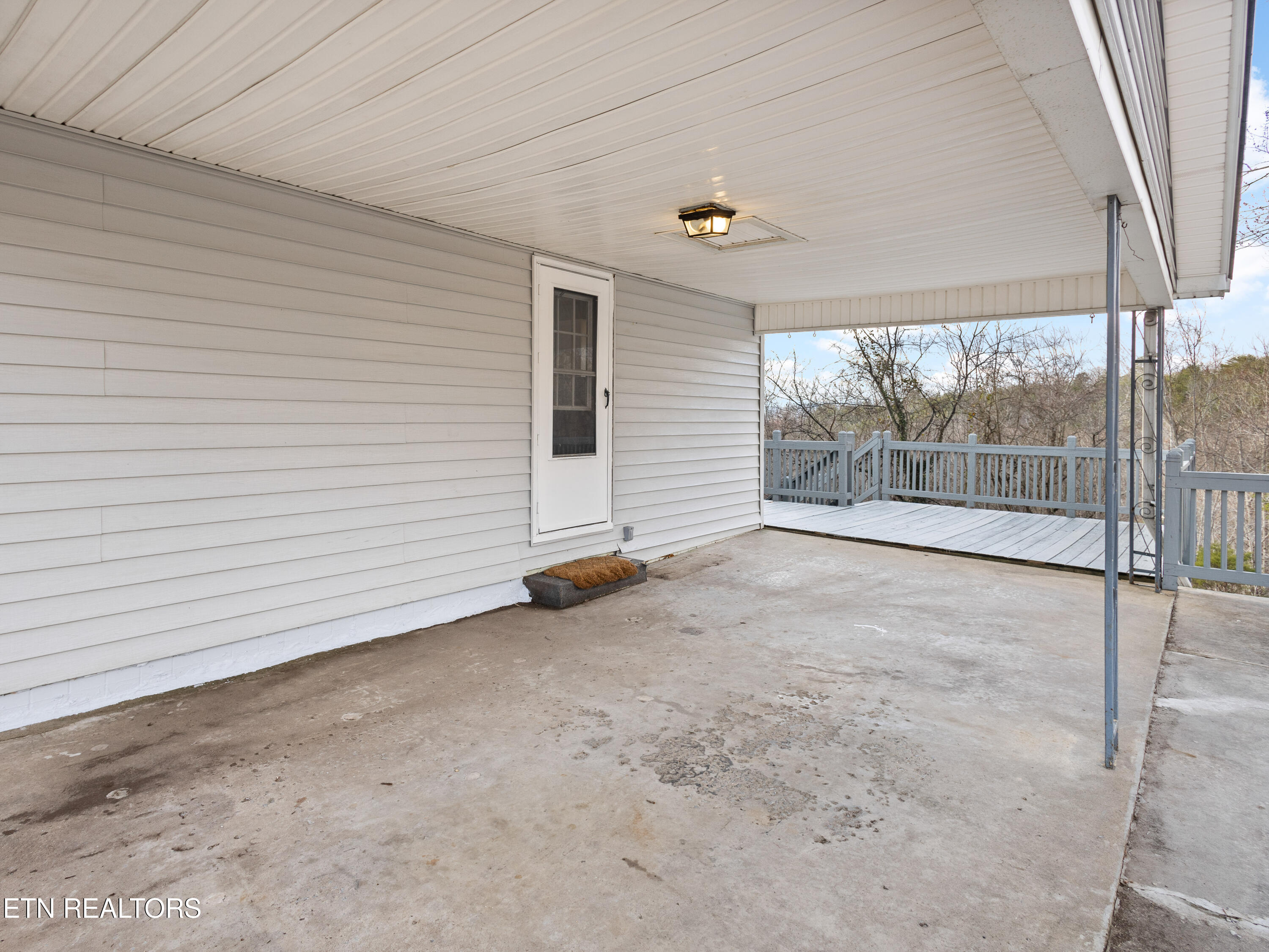 809 West Ridgecrest Drive Kingston, TN 37763 - Photo 5 of 45 A-5