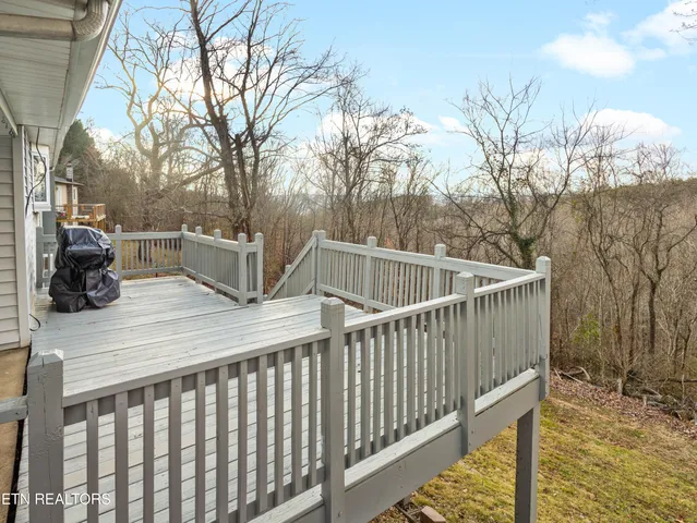 $279,900 | 809 West Ridgecrest Drive, Kingston, TN 37763