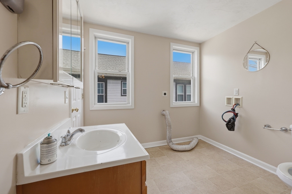 66 Upsala Street Worcester, MA 01607 - Photo 14 of 31
