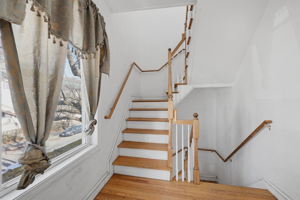 66 Upsala Street Worcester, MA 01607 - Photo 3 of 31