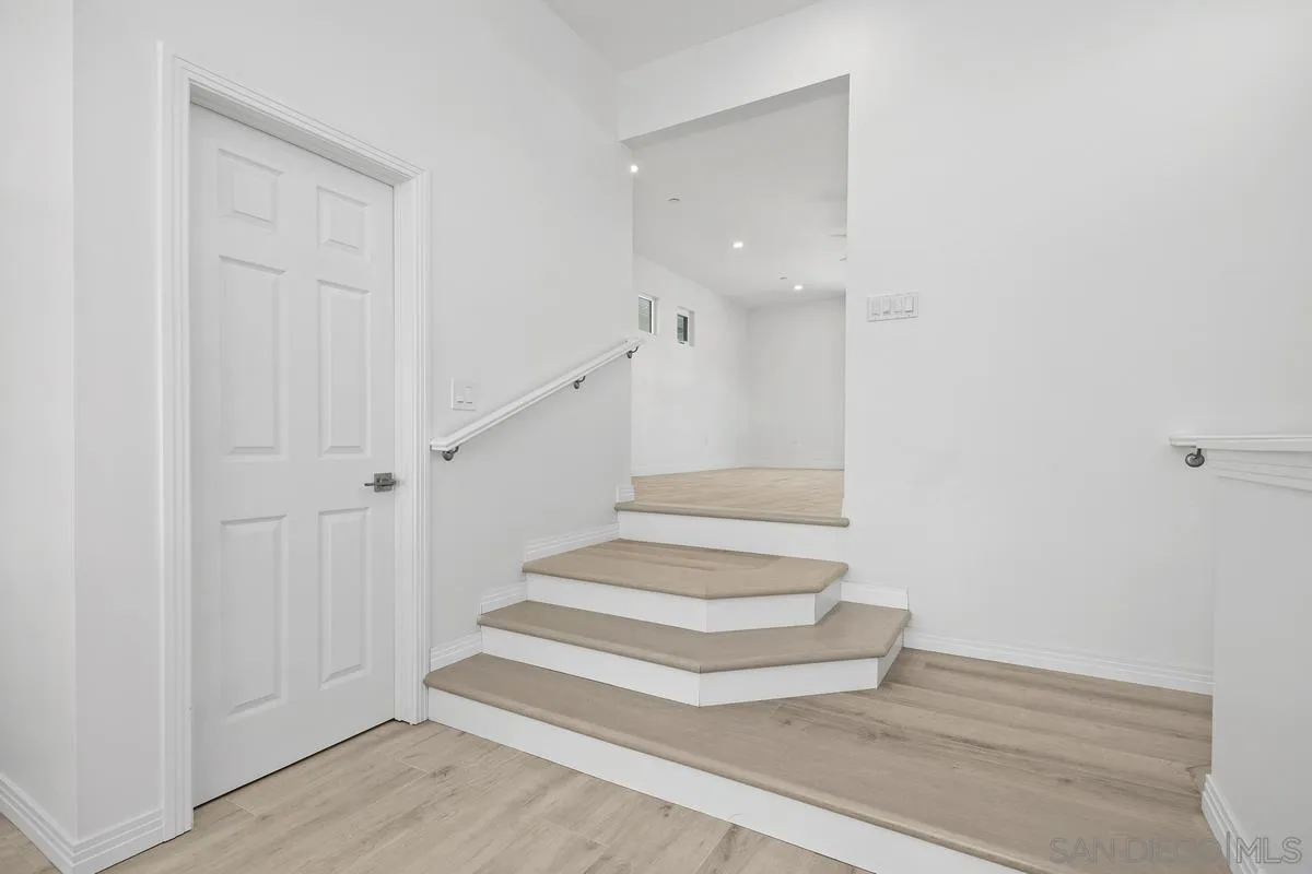 2157 Manchester Avenue Cardiff, CA 92007 - Photo 17 of 35 a view of entryway