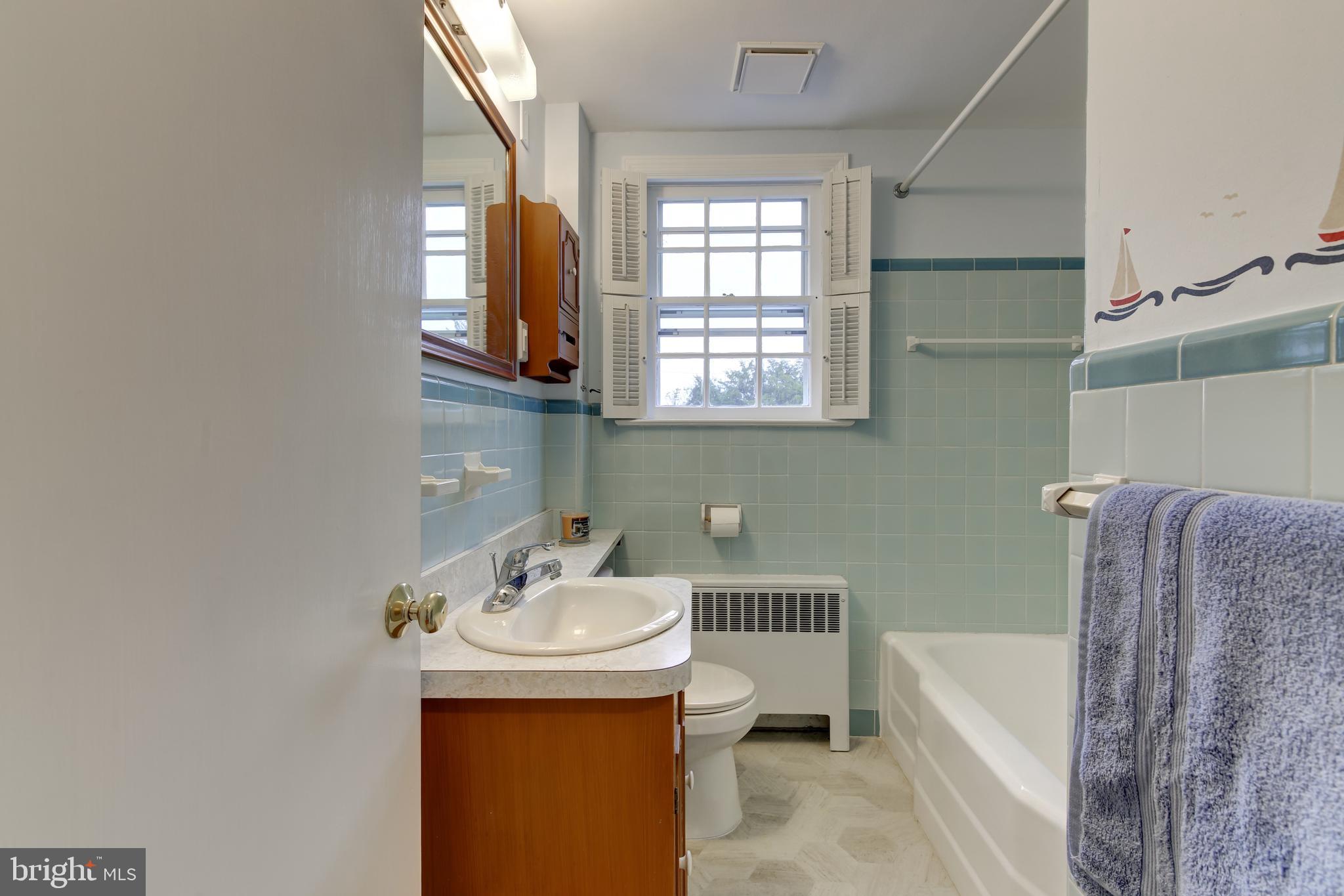 3434 Tyson Road Newtown Square, PA 19073 - Photo 38 of 70 Firs floor full bath