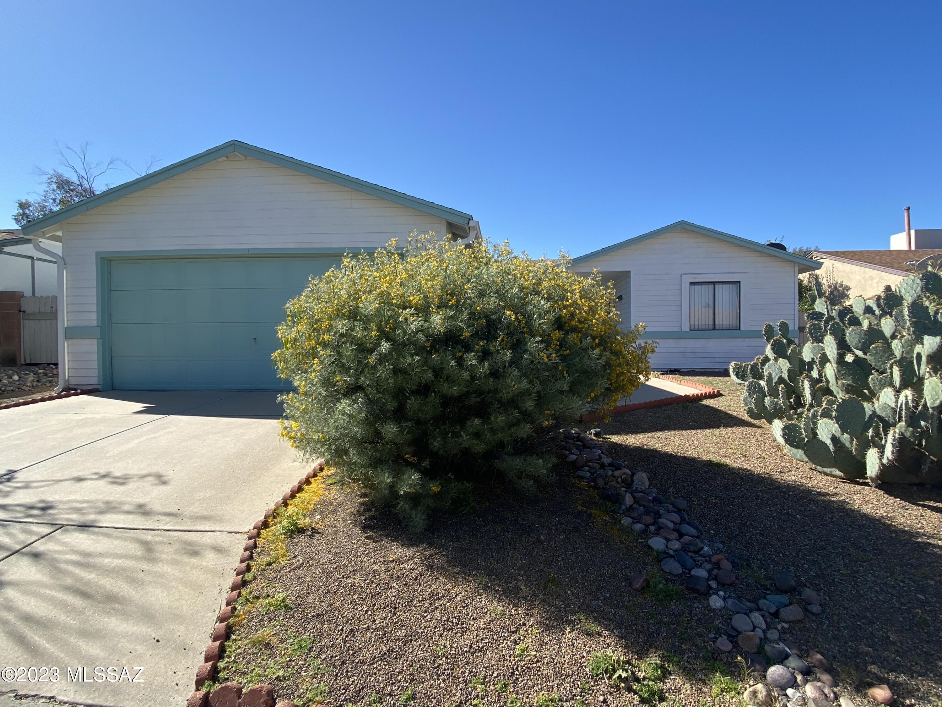 2571 West Sunset Road Tucson, AZ 85741 - Photo 1 of 22