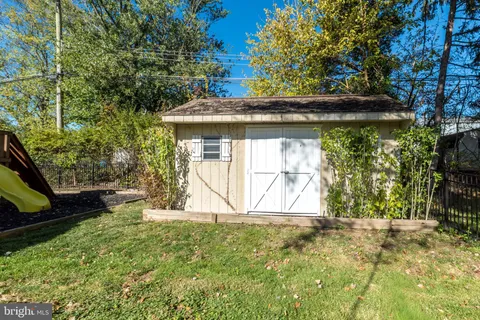 a view of house with a yard