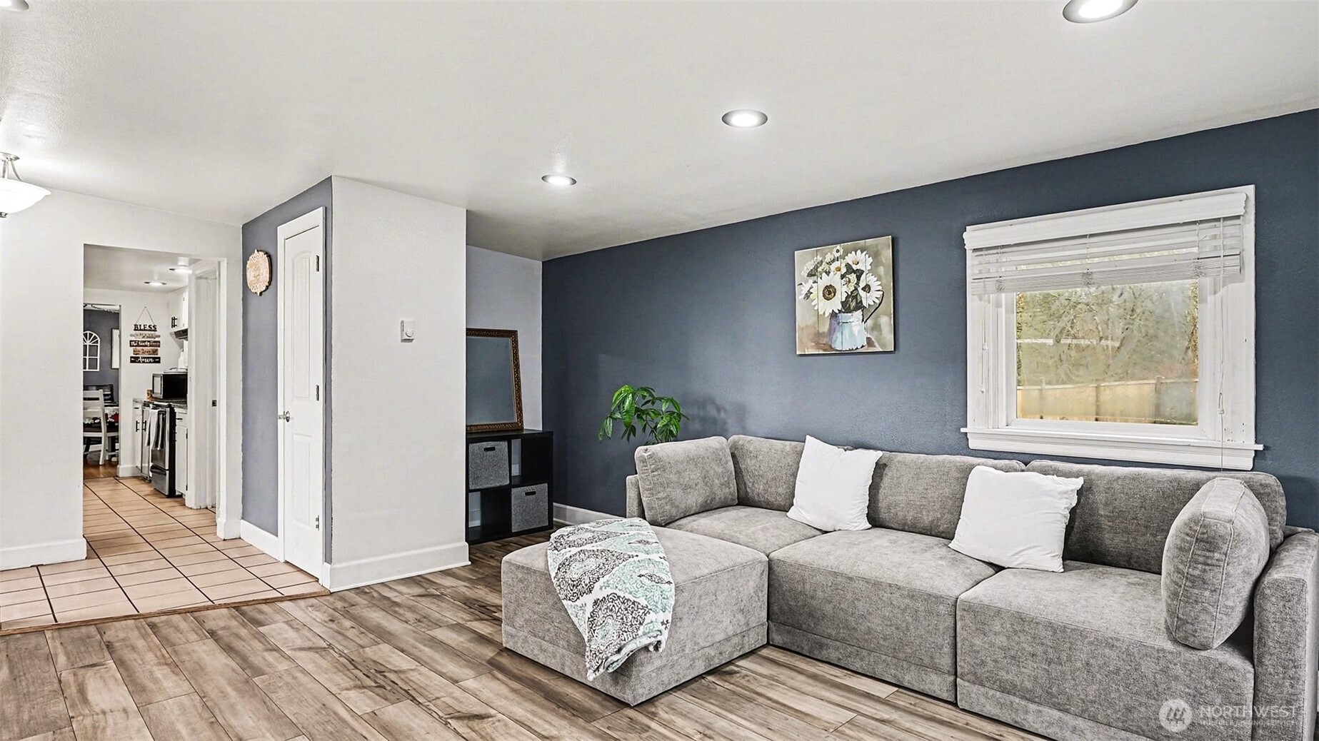 544 Simons Road Monroe, WA 98272 - Photo 7 of 34 a living room with furniture and a window