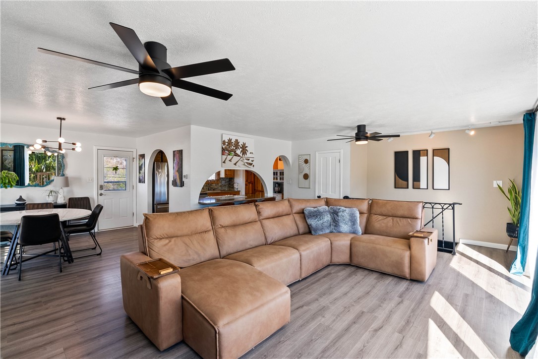 3211 Laguna Shores Road Corpus Christi, TX 78418 - Photo 11 of 29 a living room with furniture