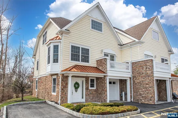 $749,000 | 21 Riverbend Court, New Providence, NJ 07974
