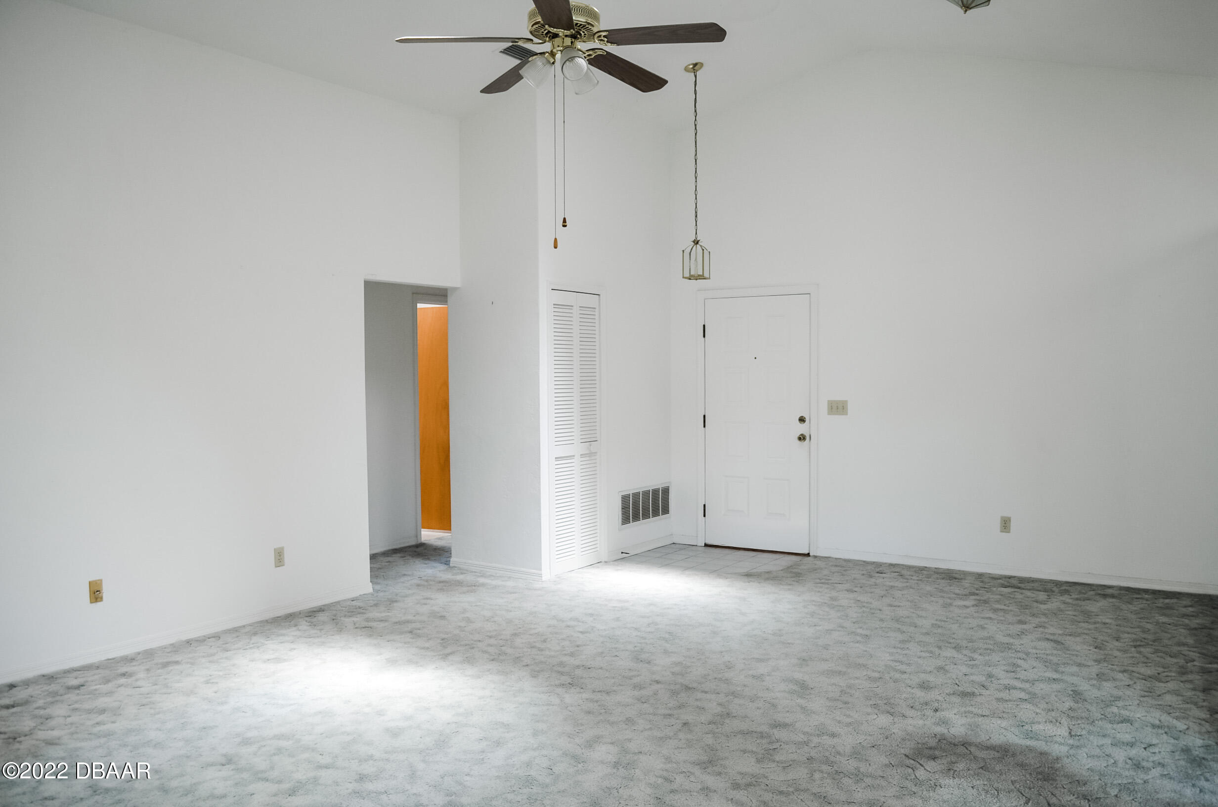 620 Newton Road Port Orange, FL 32127 - Photo 3 of 24 Living Room