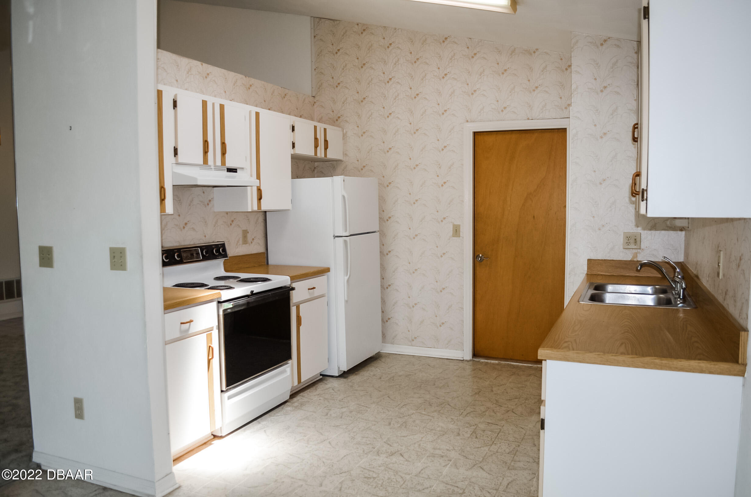 620 Newton Road Port Orange, FL 32127 - Photo 6 of 24 Kitchen