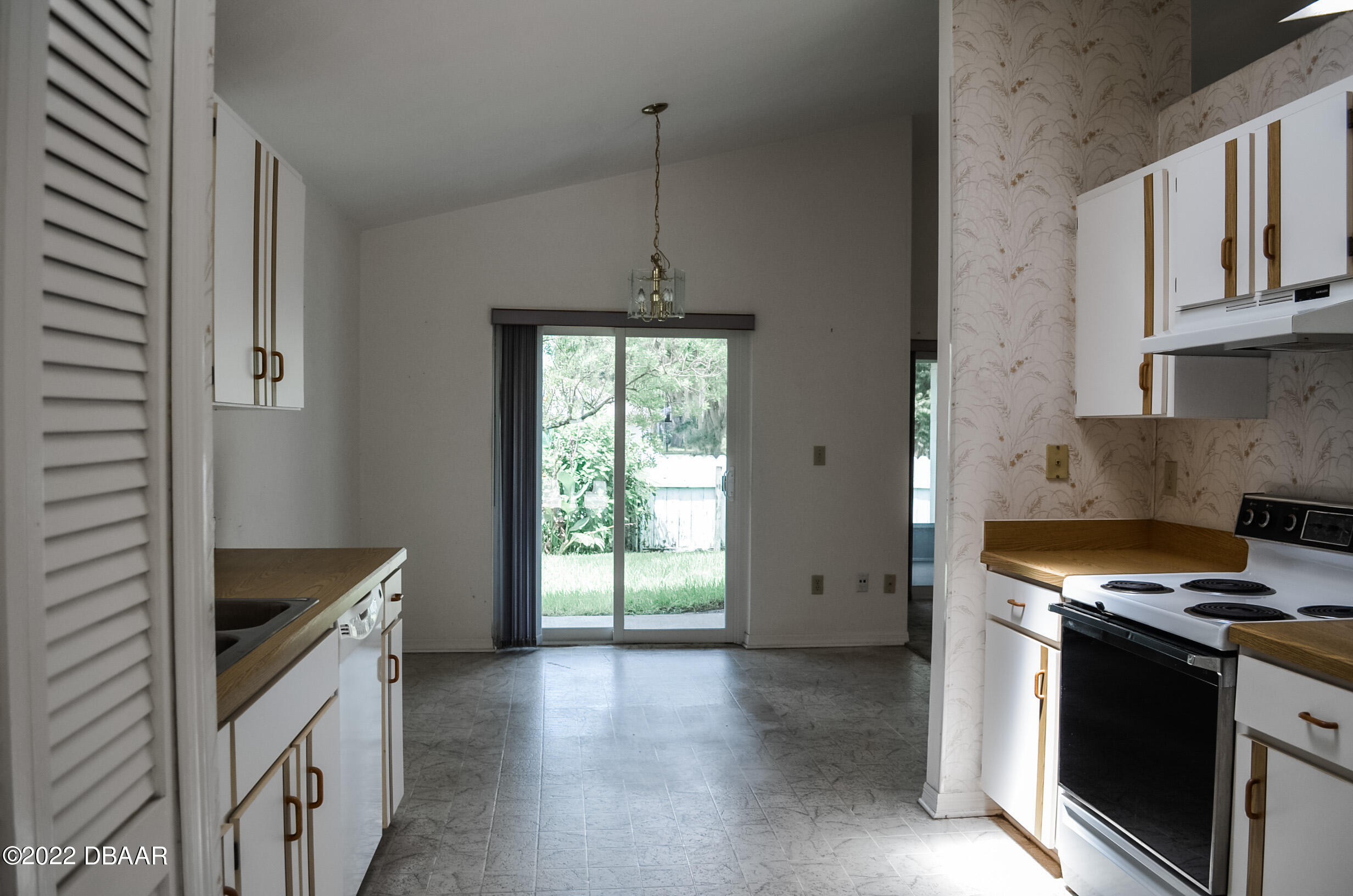620 Newton Road Port Orange, FL 32127 - Photo 8 of 24 Kitchen
