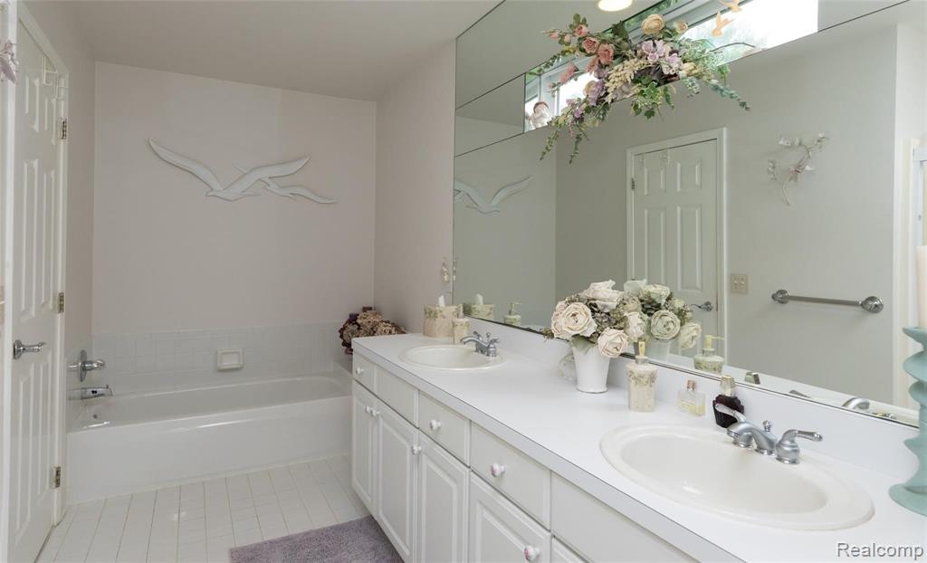6560 Summit Ridge, Unit 38 Clarkston, MI 48346 - Photo 37 of 70