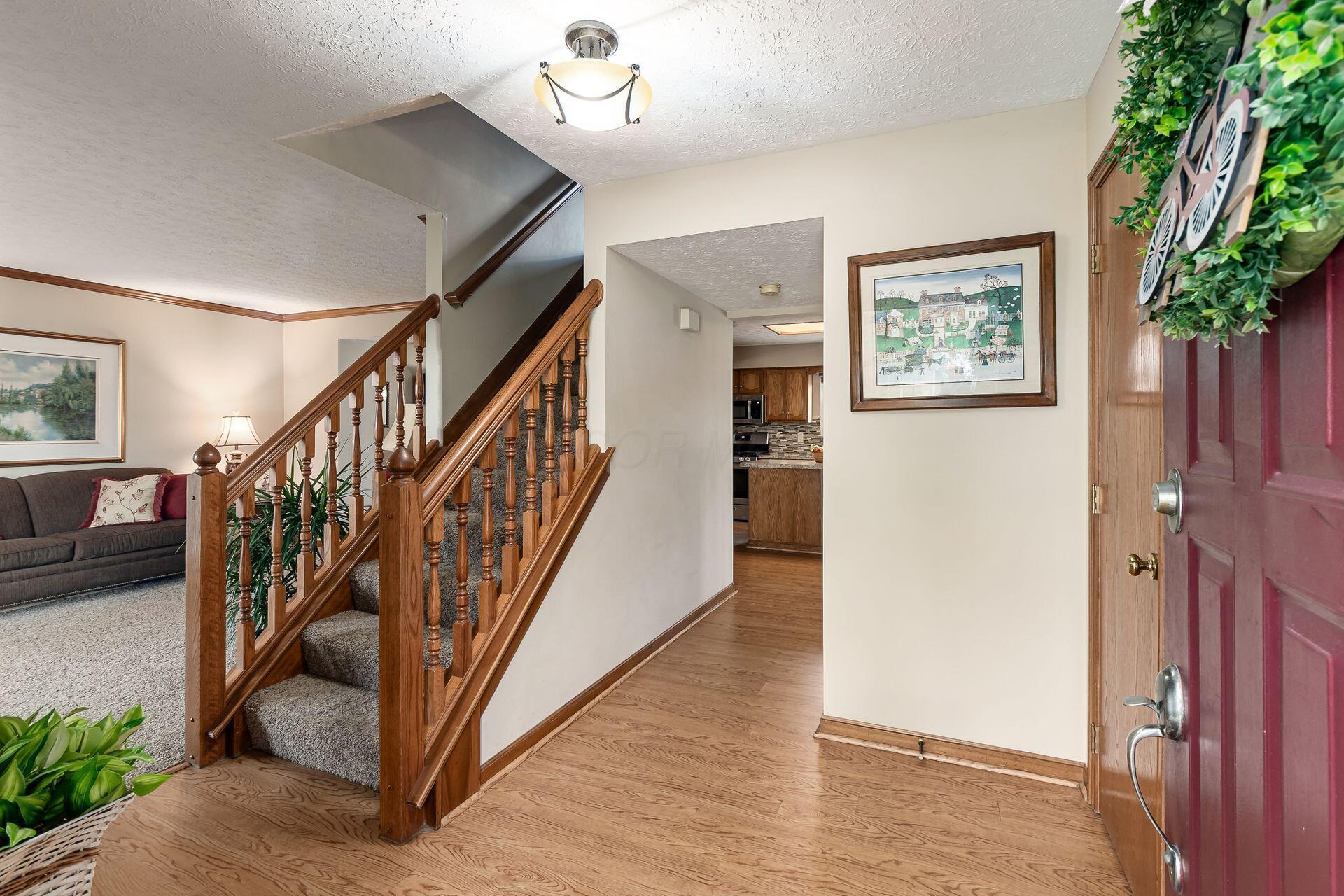 1042 Rousseau Lane Galloway, OH 43119 - Photo 5 of 47 005_ Ln Galloway OH 43119 USA