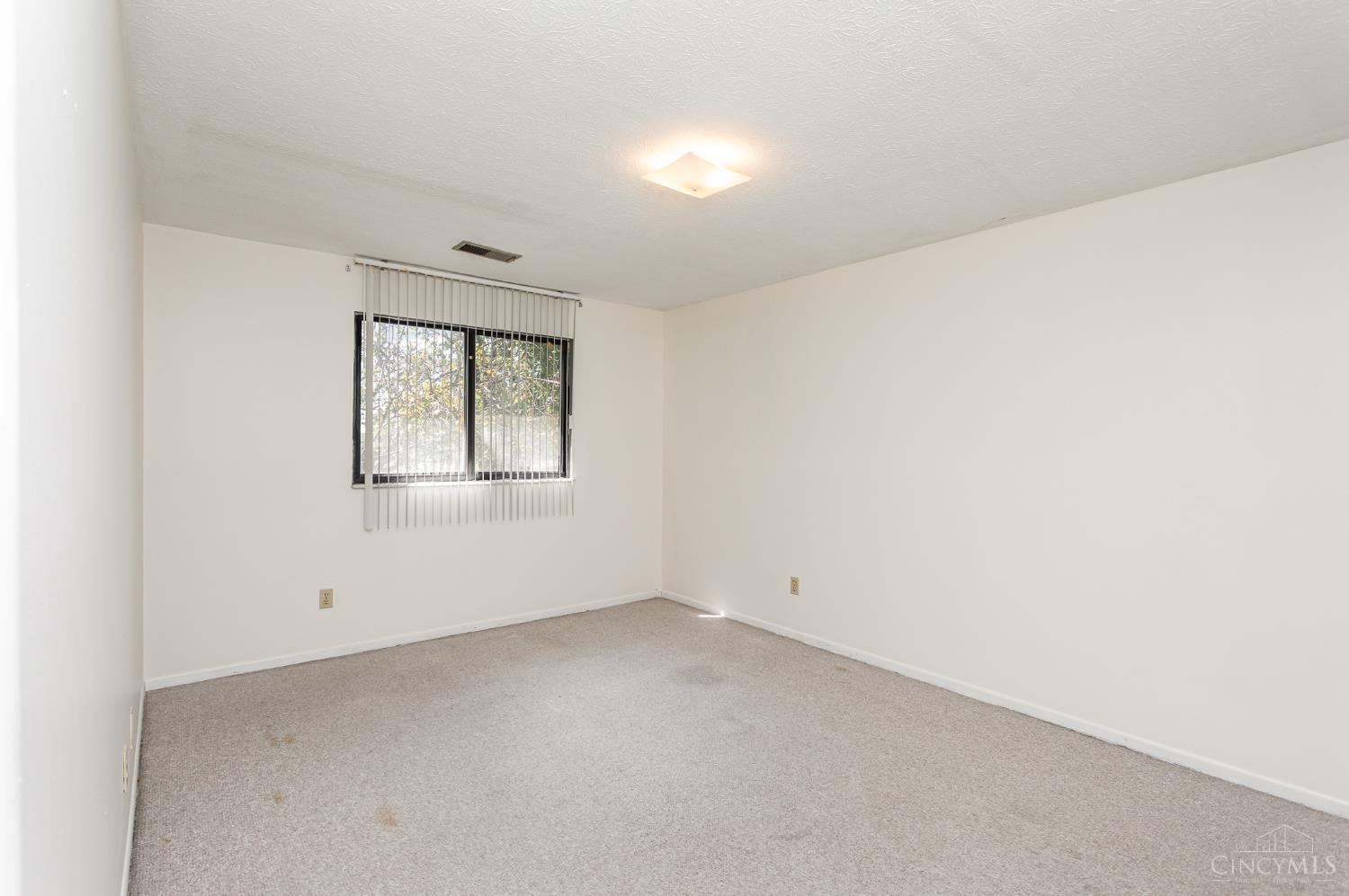 518 Riddle Road, Unit 12 Cincinnati, OH 45220 - Photo 9 of 15