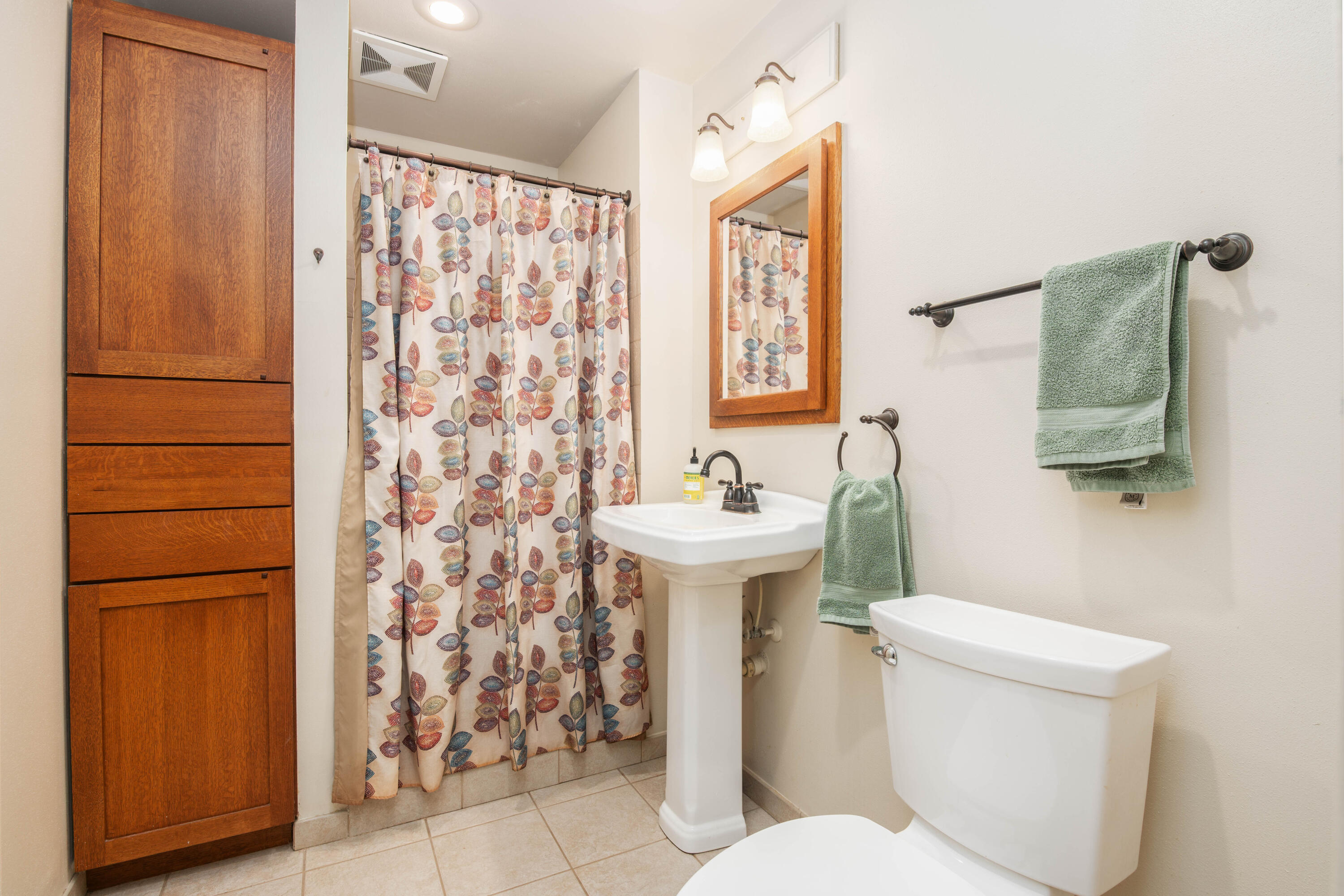W304N2426 Maple Avenue Delafield, WI 53072 - Photo 17 of 36 Bathroom