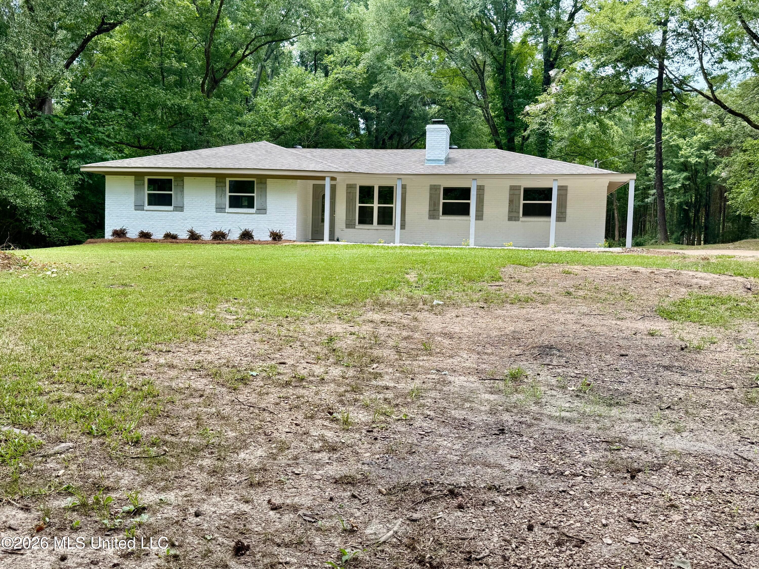 113 Shannon Trey Road Florence, MS 39073 - Photo 2 of 28 IMG_2052