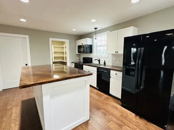 $359,900 | 150 East Harris Lane, Bethpage, TN 37022