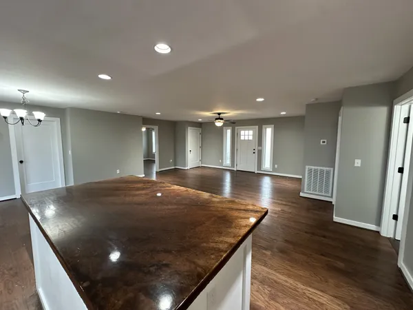 $359,900 | 150 East Harris Lane, Bethpage, TN 37022