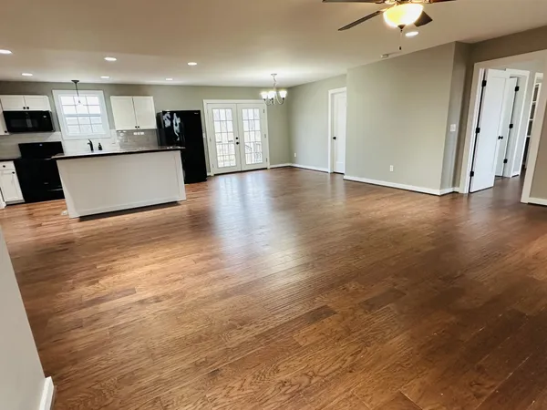 $359,900 | 150 East Harris Lane, Bethpage, TN 37022