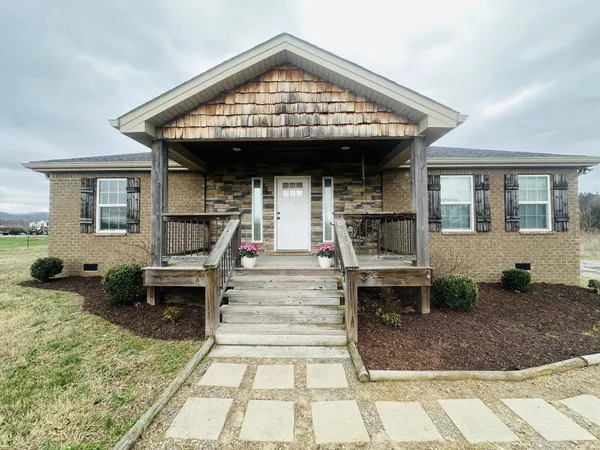 $359,900 | 150 East Harris Lane, Bethpage, TN 37022