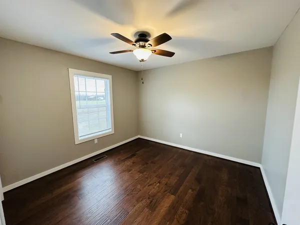 $359,900 | 150 East Harris Lane, Bethpage, TN 37022