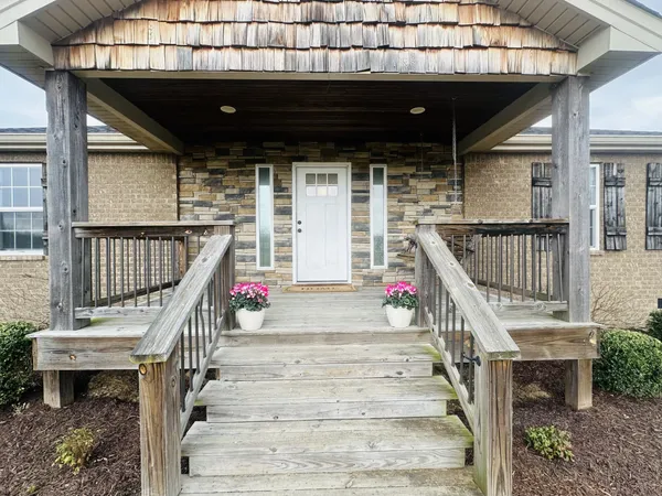 $359,900 | 150 East Harris Lane, Bethpage, TN 37022