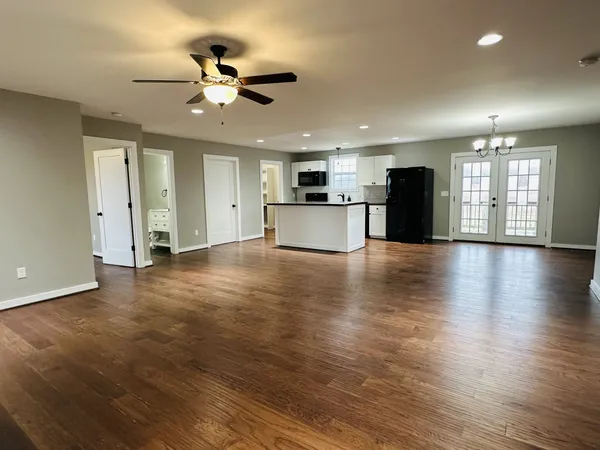 $359,900 | 150 East Harris Lane, Bethpage, TN 37022