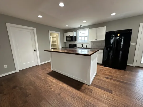 $359,900 | 150 East Harris Lane, Bethpage, TN 37022