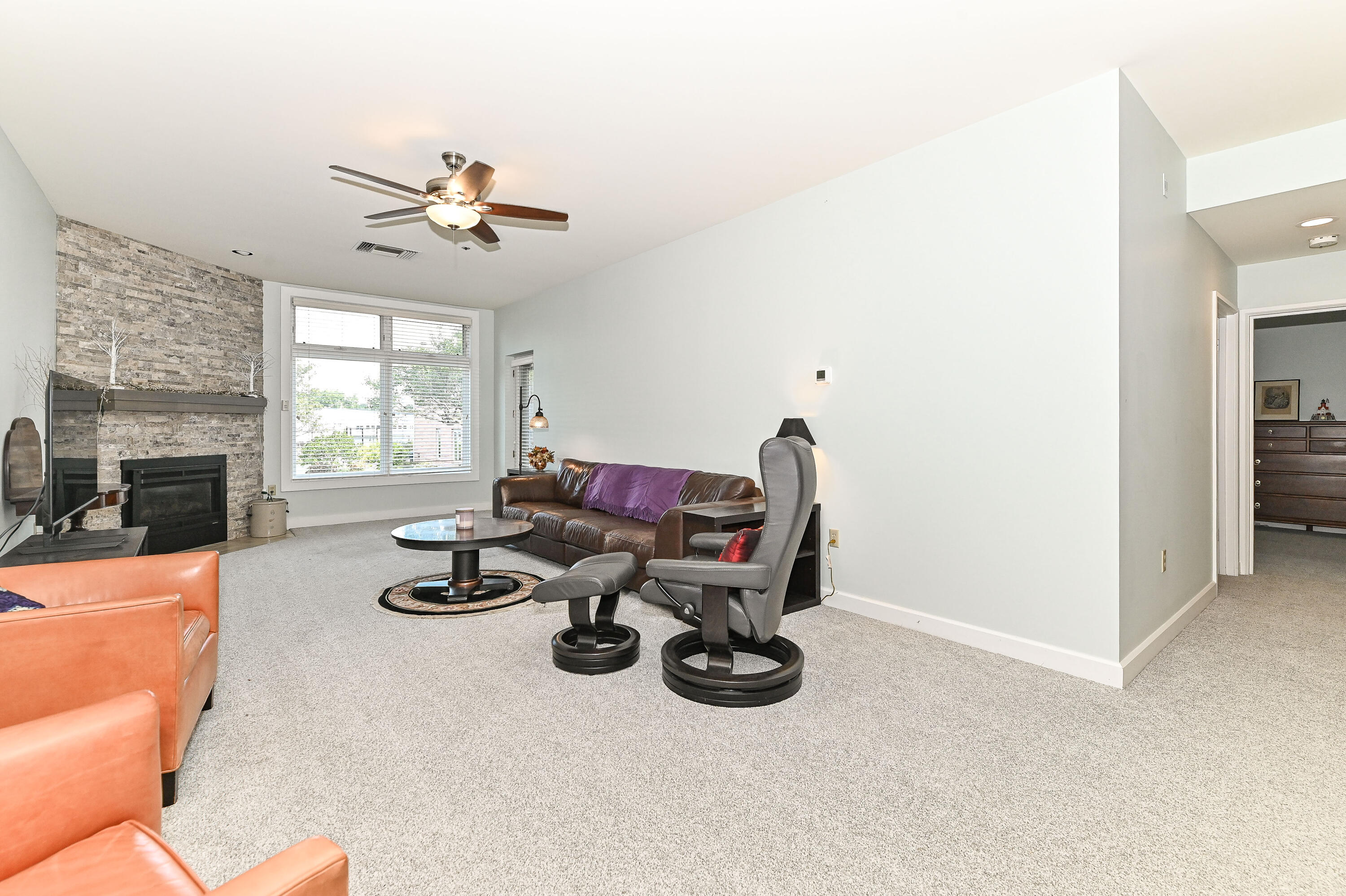 35 Harborview Drive, Unit 112 Racine, WI 53403 - Photo 8 of 36 Harborview-17