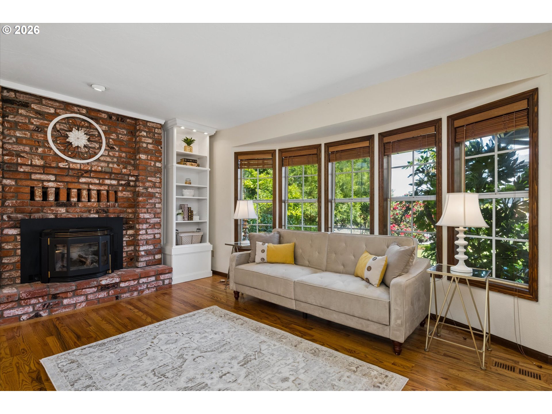 508 Cascade Drive Springfield, OR 97478 - Photo 5 of 45 Living Room