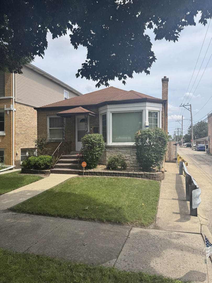 2527 Keystone Avenue North Riverside, IL 60546 - Photo 2 of 33 a front view of a house with garden