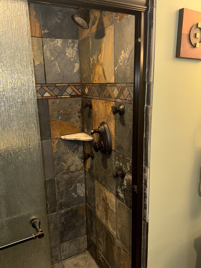 2527 Keystone Avenue North Riverside, IL 60546 - Photo 26 of 33 a bathroom with a shower