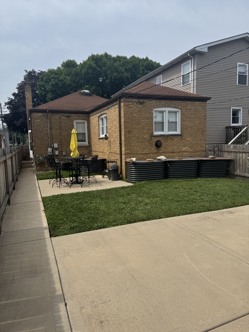 2527 Keystone Avenue North Riverside, IL 60546 - Photo 31 of 33 a front view of house with yard and green space