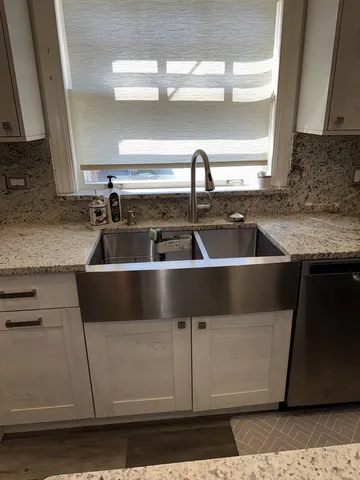 a close view of sink and tap