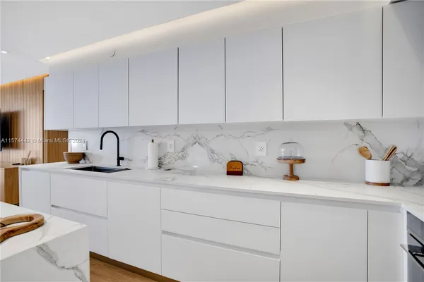 $1,250,000 | 9195 Collins Avenue, Unit 903, Surfside, FL 33154