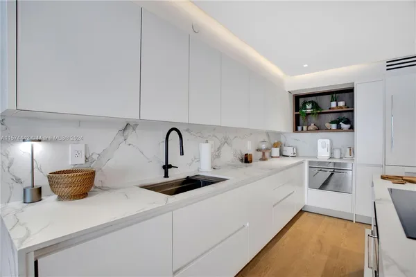 $1,250,000 | 9195 Collins Avenue, Unit 903, Surfside, FL 33154