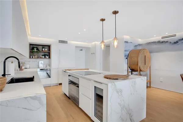 $1,250,000 | 9195 Collins Avenue, Unit 903, Surfside, FL 33154