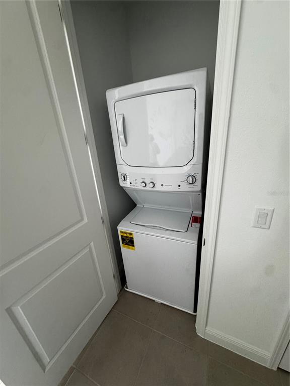 10070 Fiddley Alley Orlando, FL 32827 - Photo 5 of 10 a utility room with dryer and washer