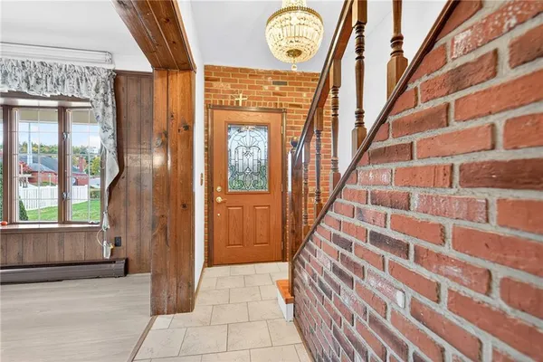 a view of entryway with a front door